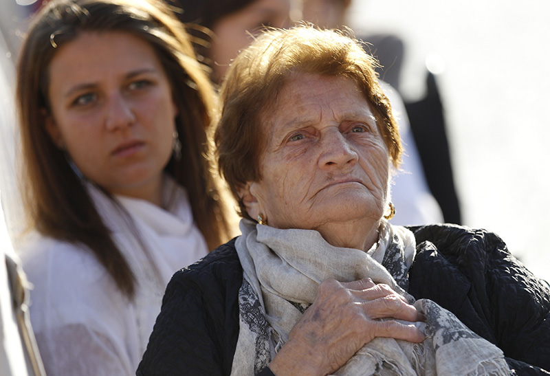 FILE POPE ENCOUNTER ELDERLY