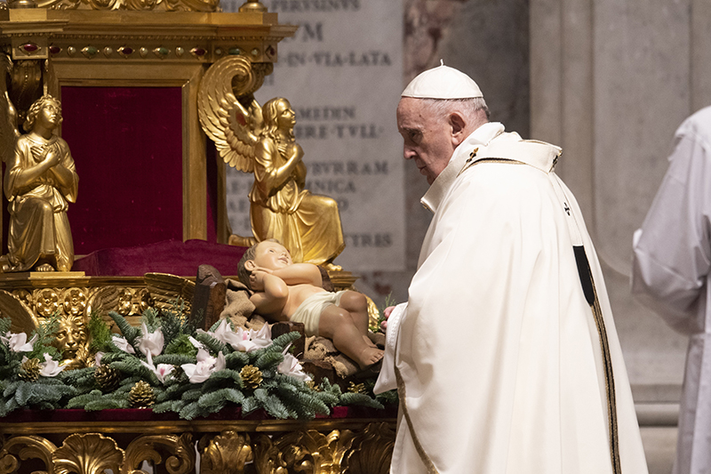 FILE POPE CHRISTMAS MASS