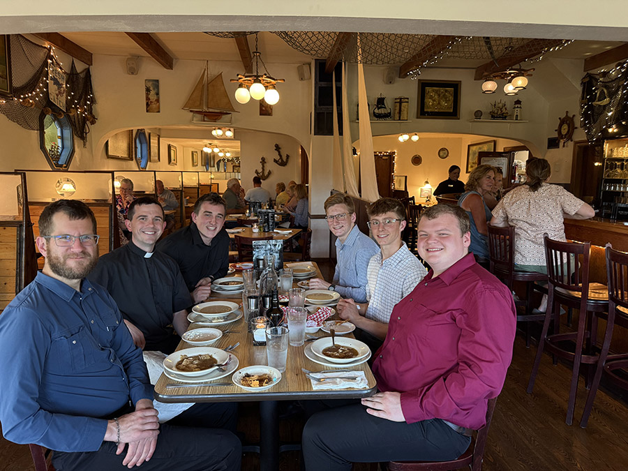 seminarian dinner.102325