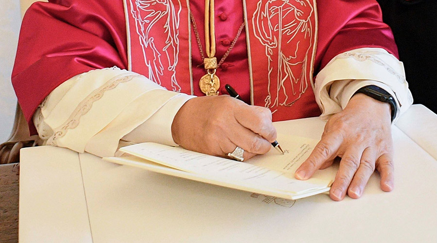 FILE POPE LEO SIGNS DOCUMENT
